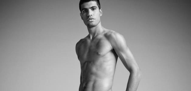 علامة CALVIN KLEIN تتعاون مع لاعب التنس CARLOS ALCARAZ